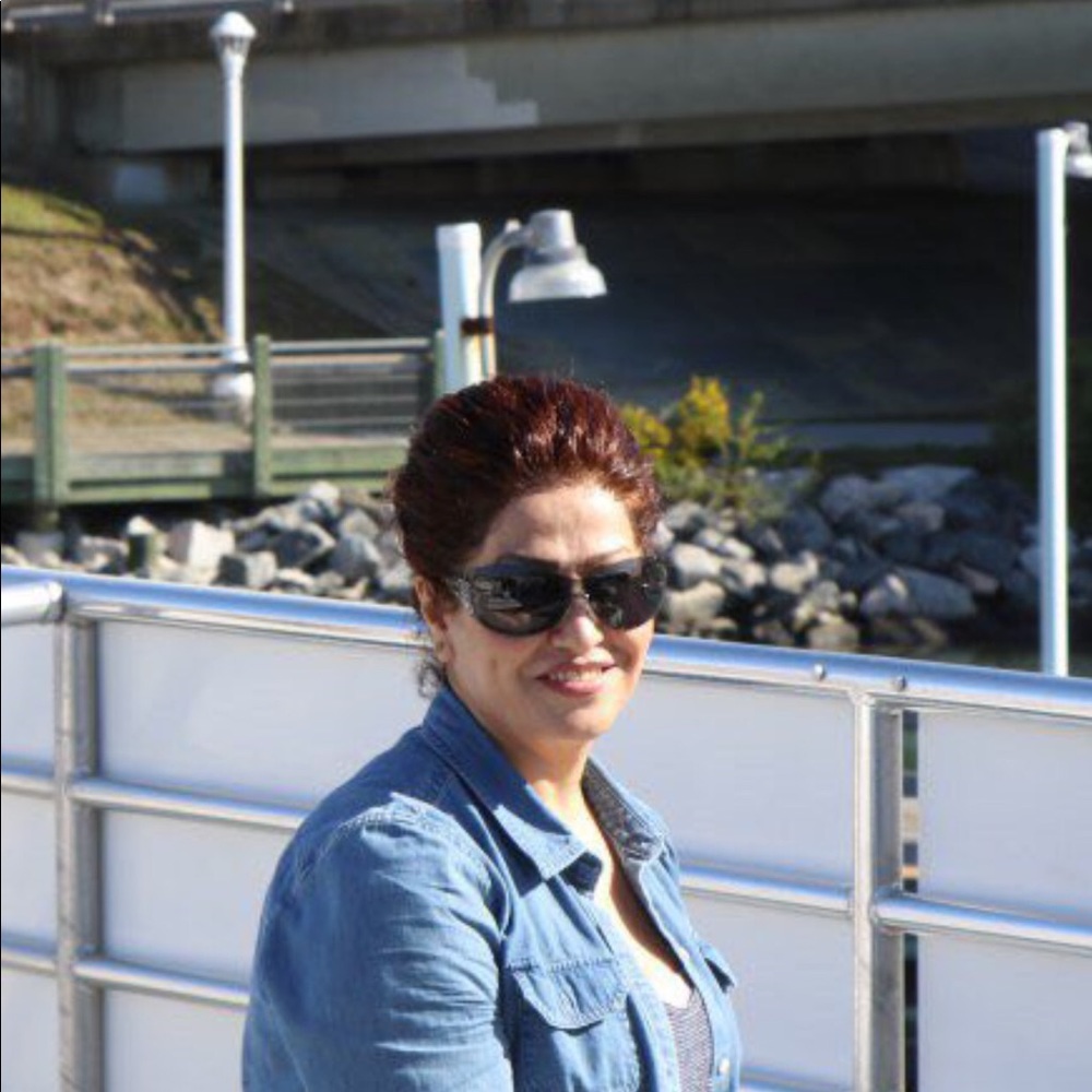 Meet your Posher, Afsaneh